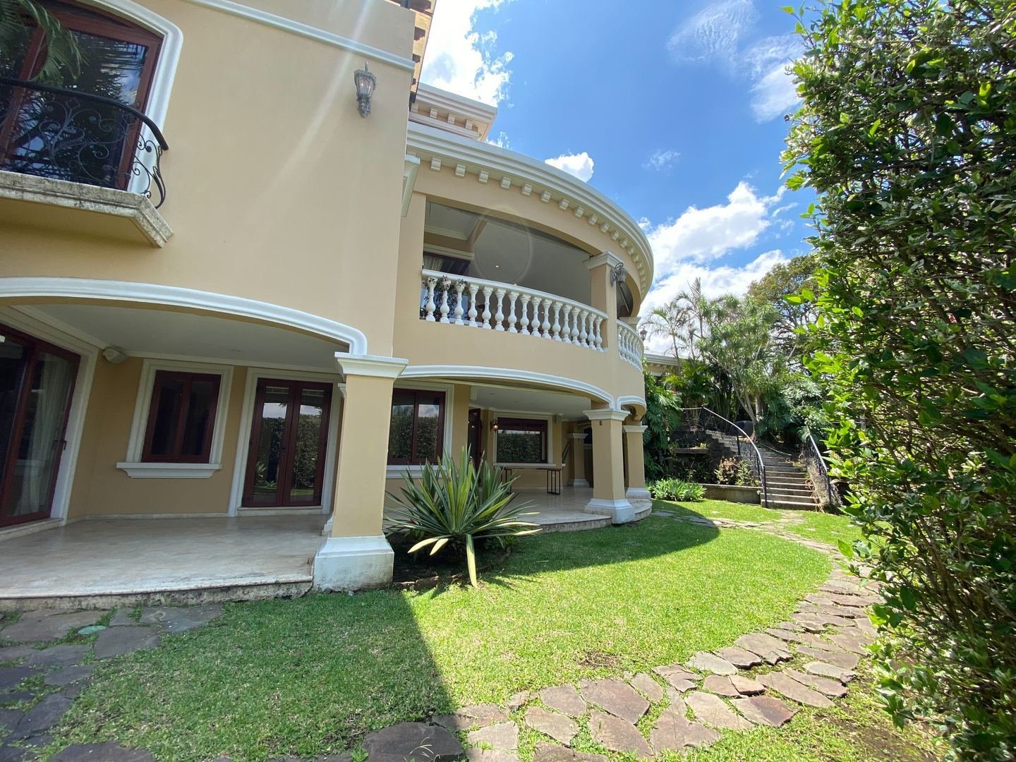 Home in Villa Real, Santa Ana — photo 23